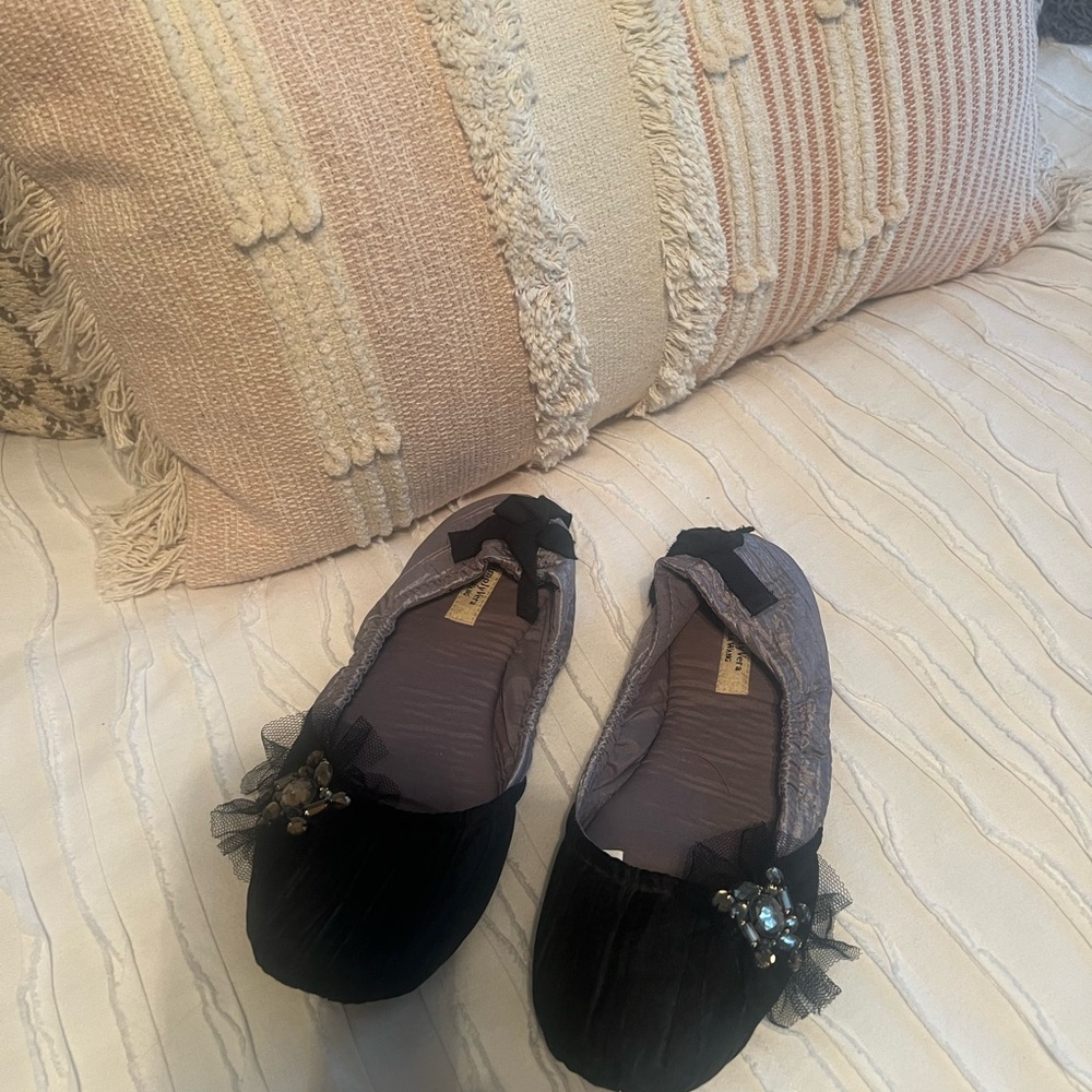 Elegant Black and Grey House Slippers